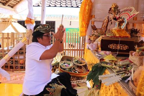 Bupati Giri Prasta Hadiri Adhining Karya, Astiti Puja Atma Wedana Nyatur Rebah (Alm) I Bagus Alit Dira